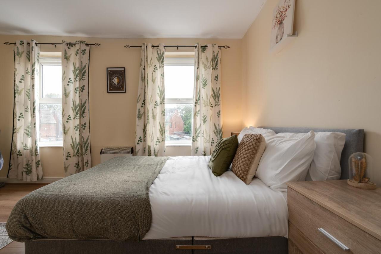 Huge 5bdrm Ensuite In Monthly Discounts Bu Hinkley Homes Short Lets & Serviced Accomodation * Liverpool