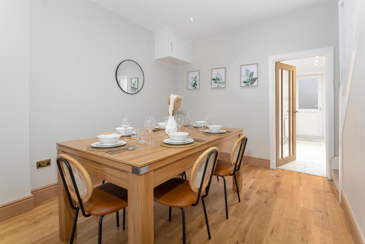 Holiday home Flatzy - Stunning By Lark Lane With Pool Table