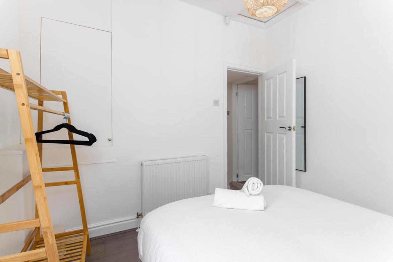 Holiday home Flatzy - Stunning By Lark Lane With Pool Table Liverpool