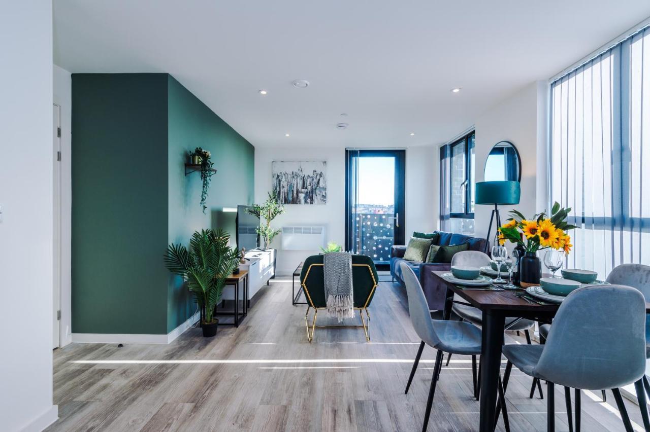 New! Stunning 2-bed In By 53 Degrees - Amazing Location, Ideal For Small Groups - Sleeps 4! *