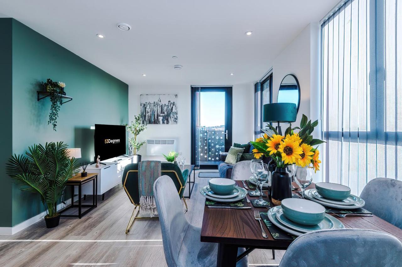 New! Stunning 2-bed In By 53 Degrees - Amazing Location, Ideal For Small Groups - Sleeps 4! Apartment