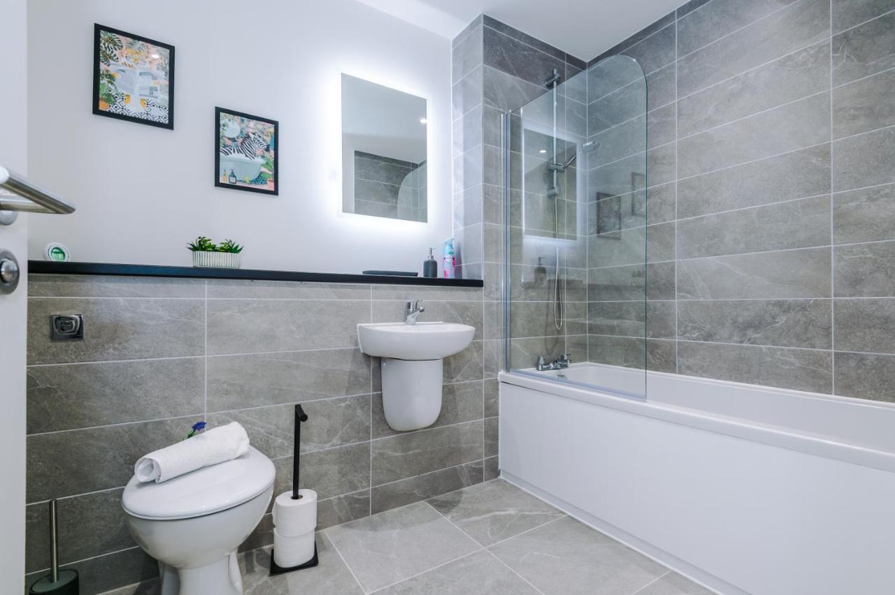 New! Stunning 2-bed In By 53 Degrees - Amazing Location, Ideal For Small Groups - Sleeps 4! Liverpool