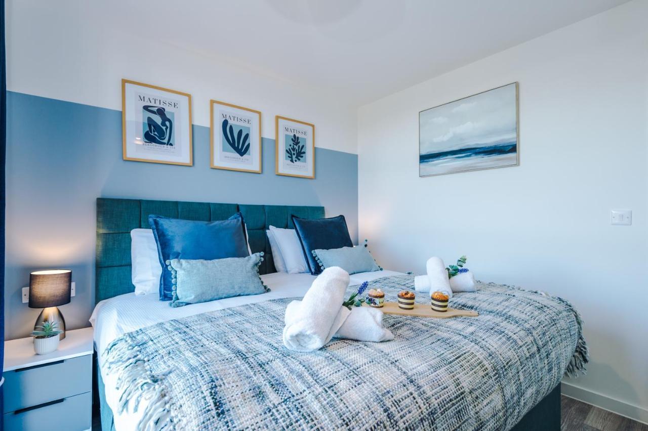 New! Stunning 2-bed In By 53 Degrees - Amazing Location, Ideal For Small Groups - Sleeps 4! *