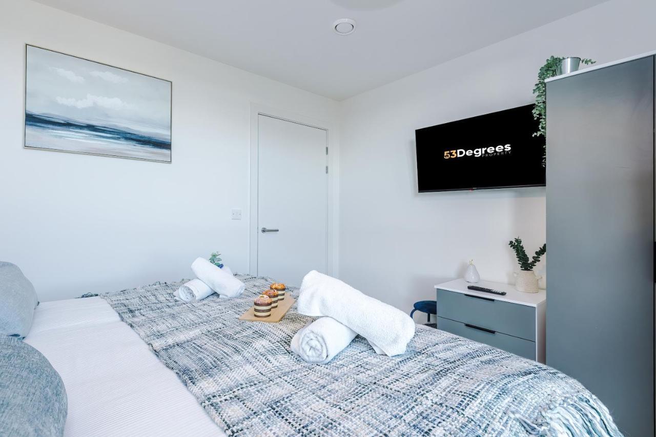 New! Stunning 2-bed In By 53 Degrees - Amazing Location, Ideal For Small Groups - Sleeps 4!