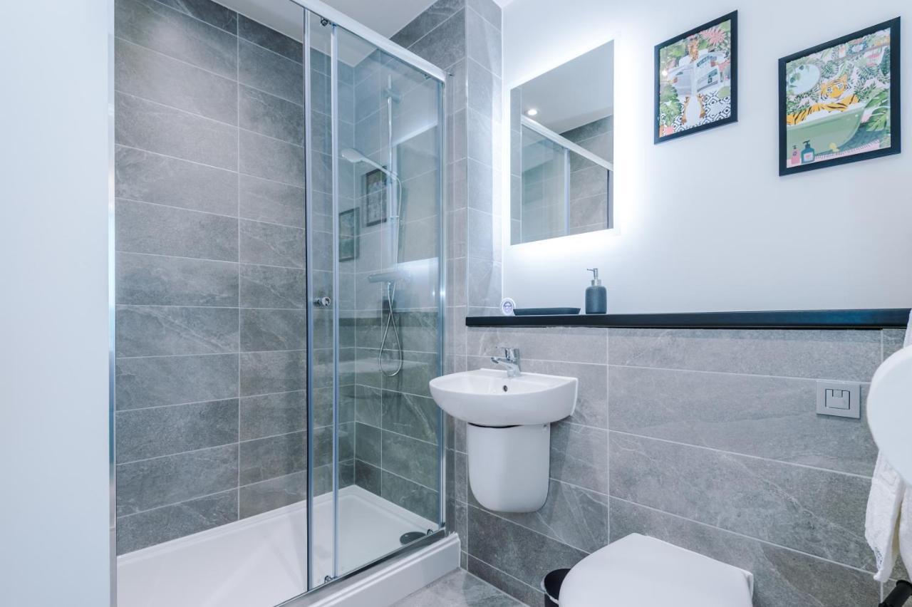 New! Stunning 2-bed In By 53 Degrees - Amazing Location, Ideal For Small Groups - Sleeps 4! * Liverpool