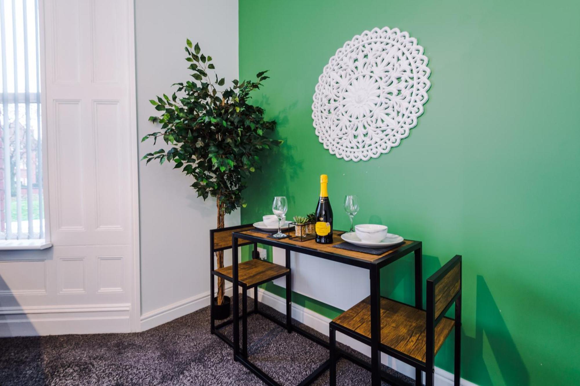 Charming - Rocky Ln Chambers Flat 1