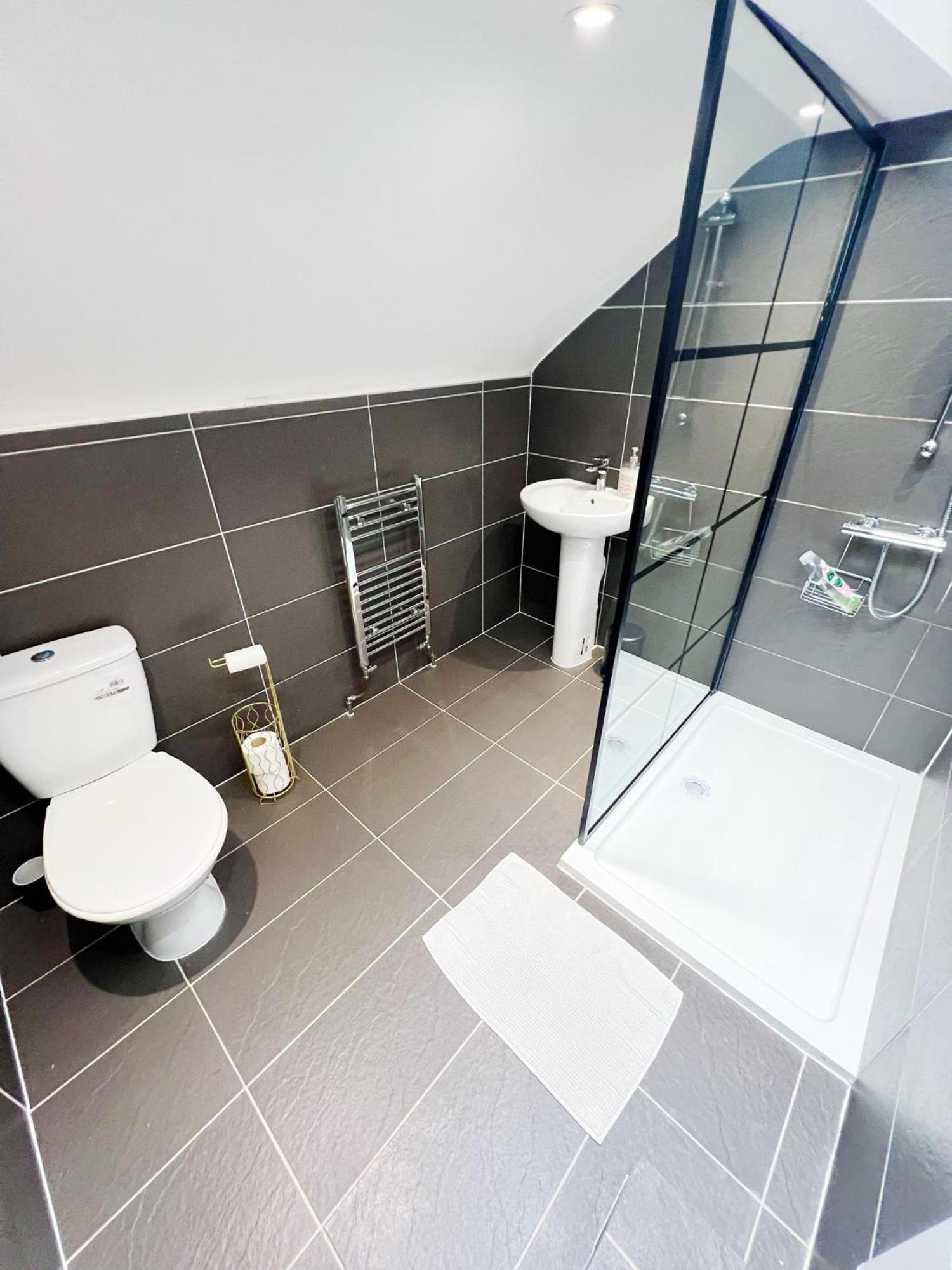 Spacious Anfield Next To Lfc With Netflix Sleeps 9 Perfect For Large Groups Apartment *