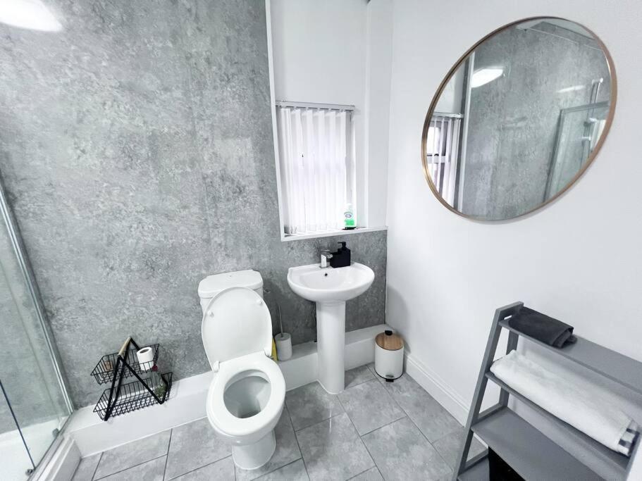Cosy Flat By Anfield: 5 Minutes From The Stadium! *
