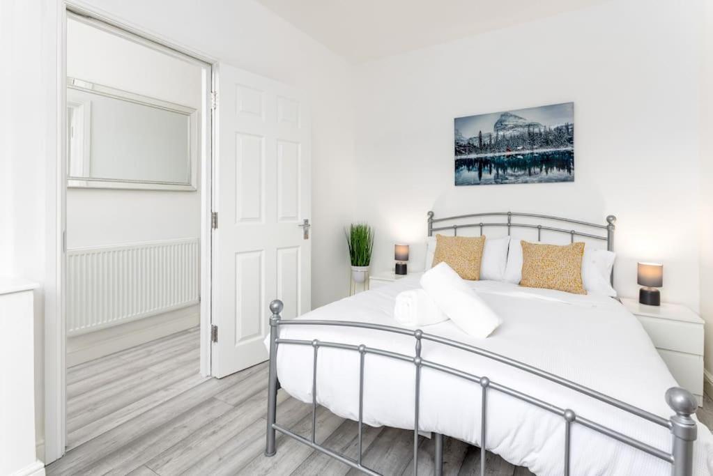 Flatzy - 3 Bed In Centre With Free parking Holiday home
