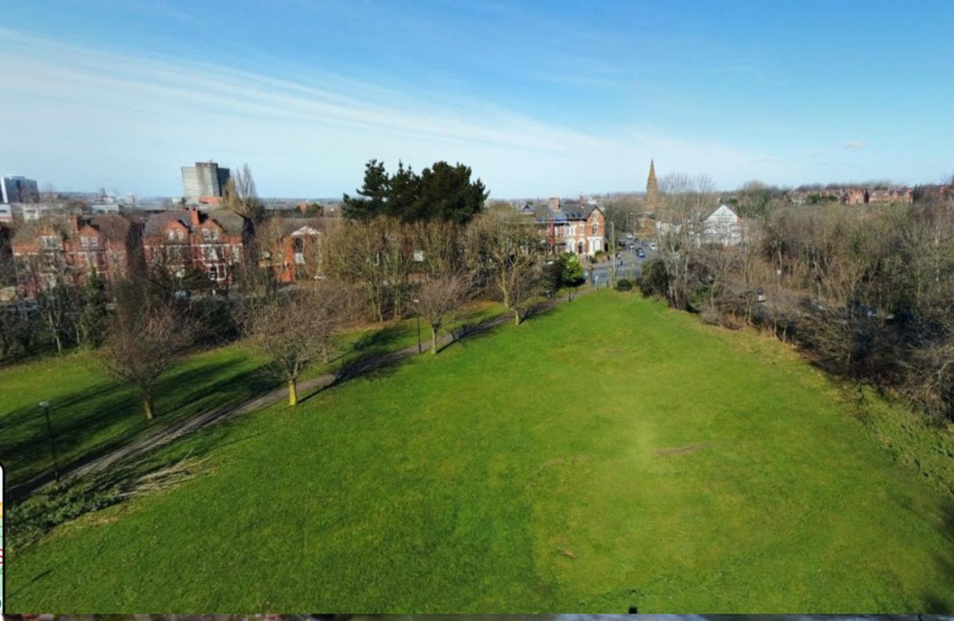 From Near Lfc, Efc & Train Station Apartment *