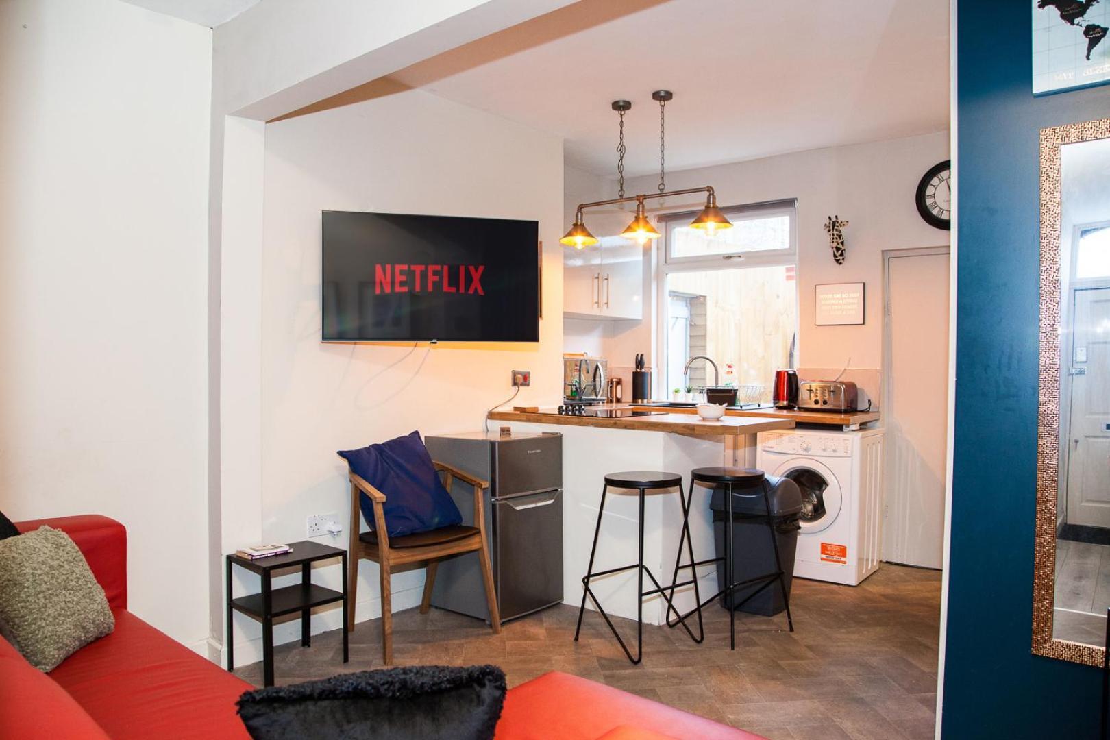 Grandeur By Sheryl - Close To Center, Anfield Stadium And Airport With Free Business Super Fast Fibre Broadband Apartment *