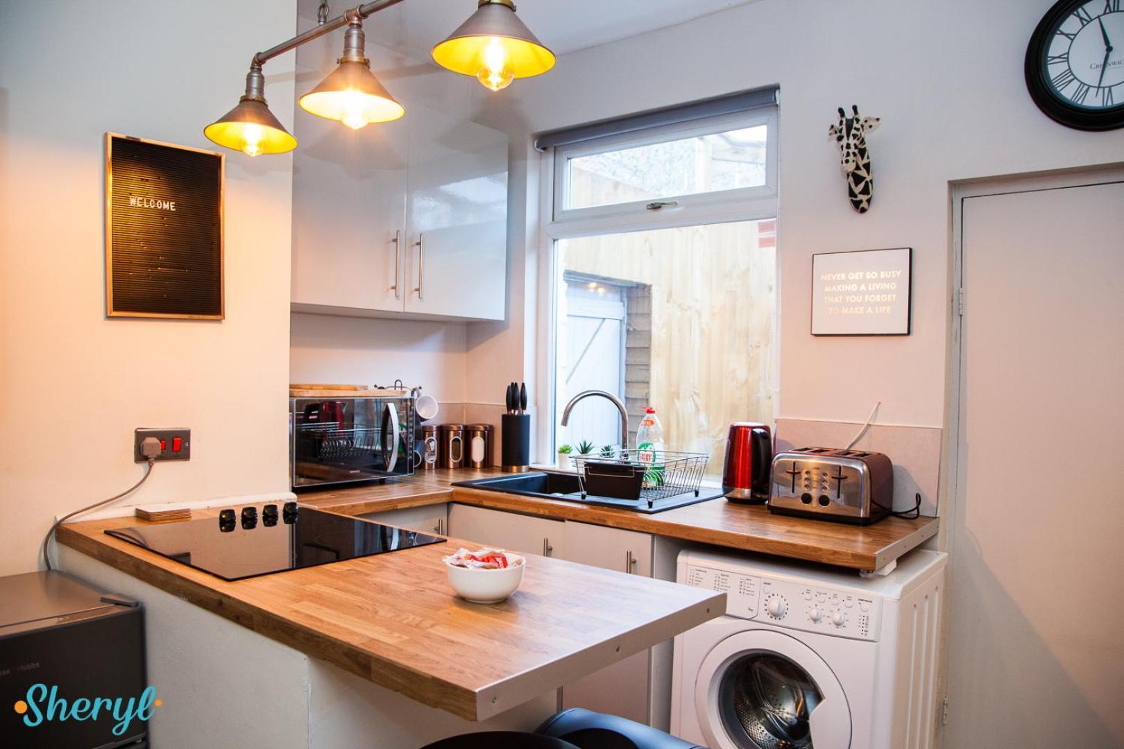 Grandeur By Sheryl - Close To Center, Anfield Stadium And Airport With Free Business Super Fast Fibre Broadband Apartment