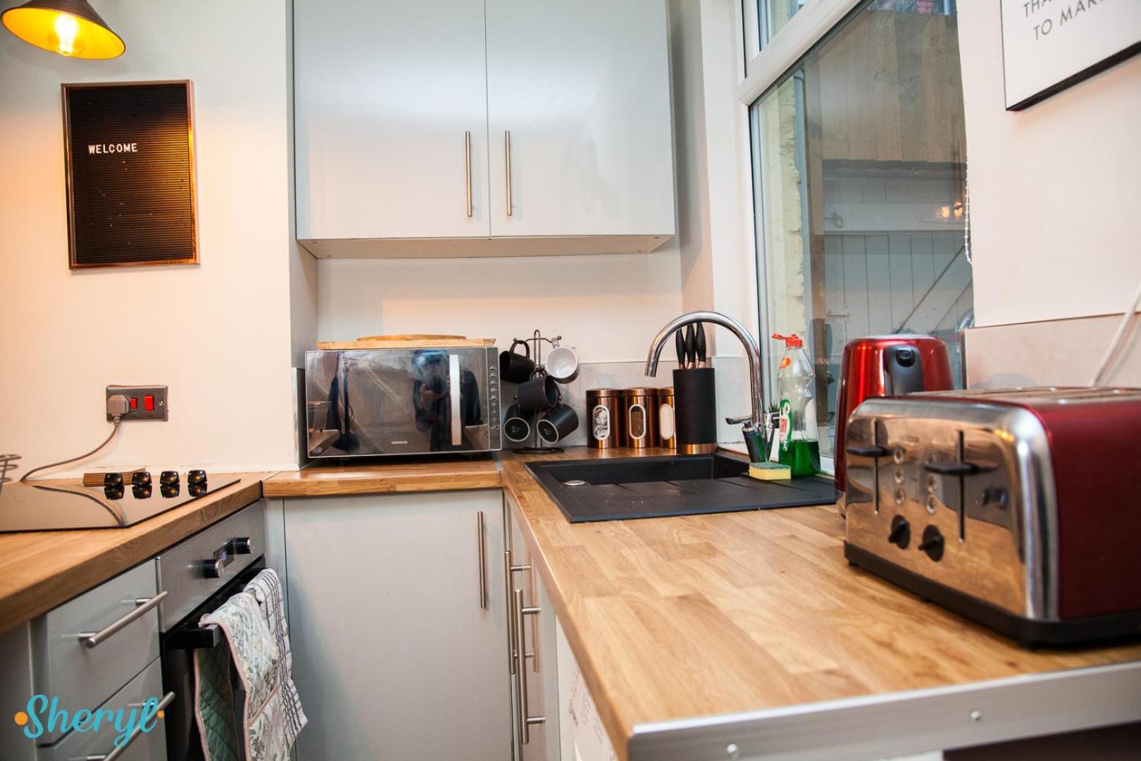 Apartment Grandeur By Sheryl - Close To Center, Anfield Stadium And Airport With Free Business Super Fast Fibre Broadband *