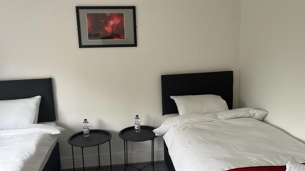 Tia 3* Liverpool