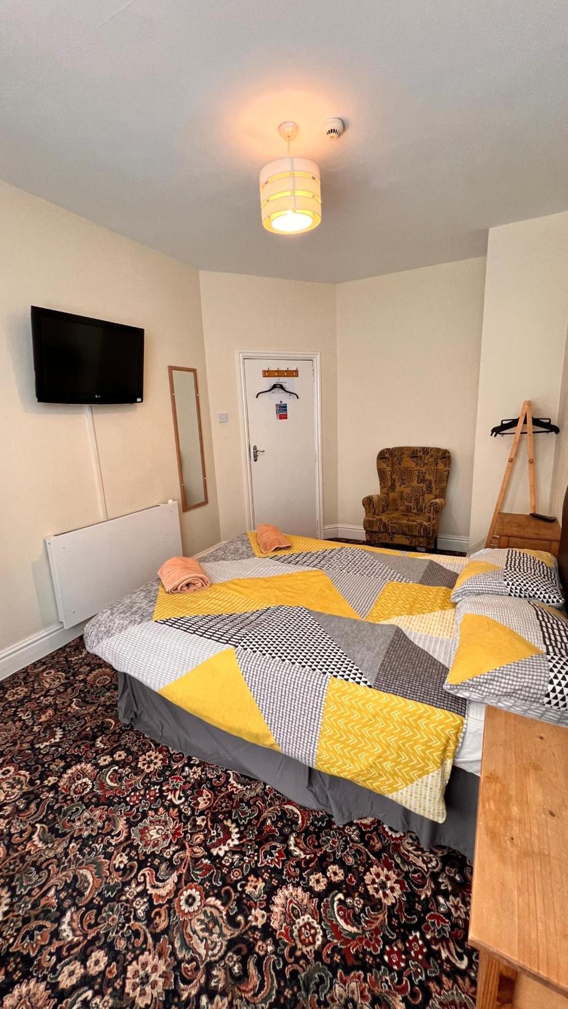 Guest house Castle 86-88 Sheil Rd L6 3af 3*