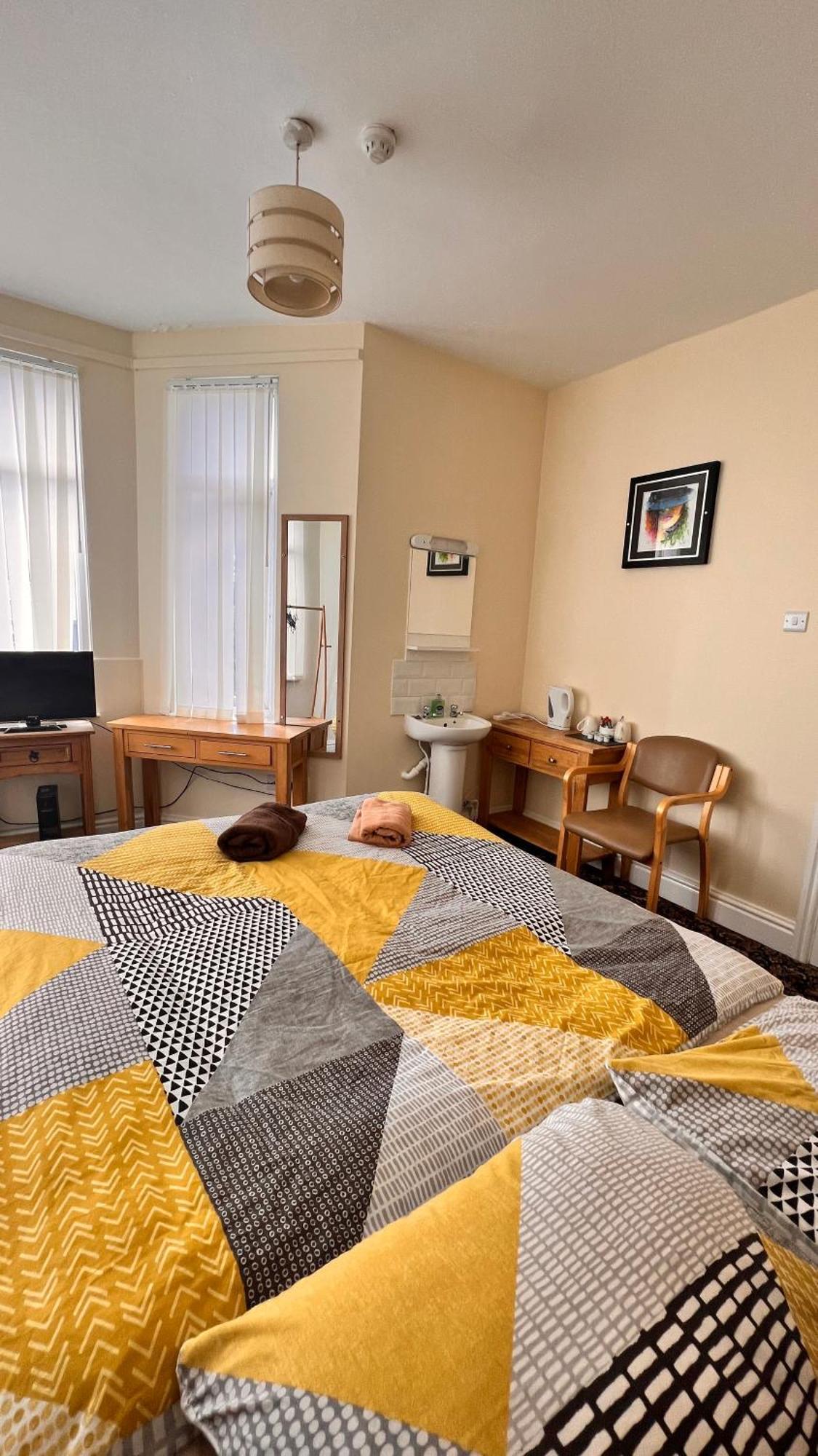 Castle 86-88 Sheil Rd L6 3af Guest house Liverpool