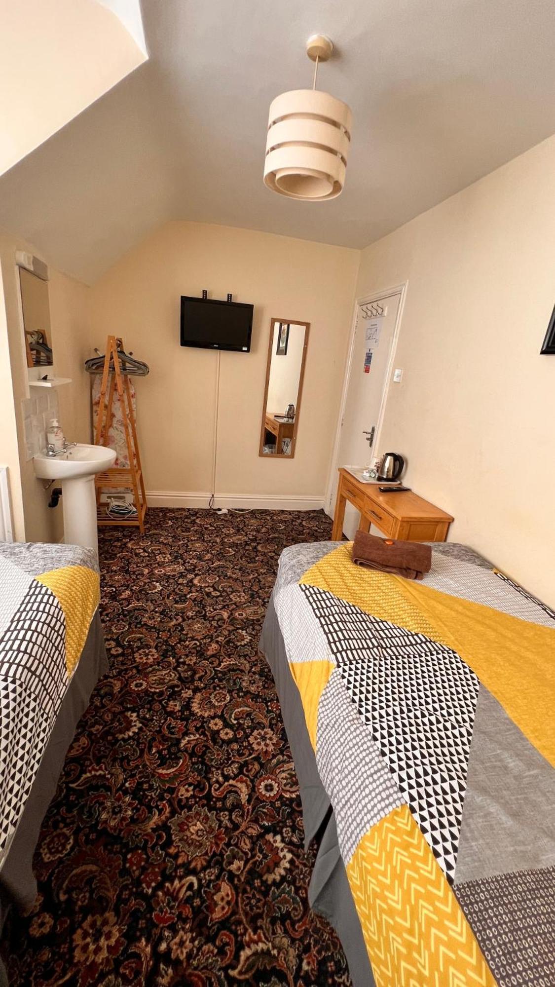 Castle 86-88 Sheil Rd L6 3af Guest house Liverpool