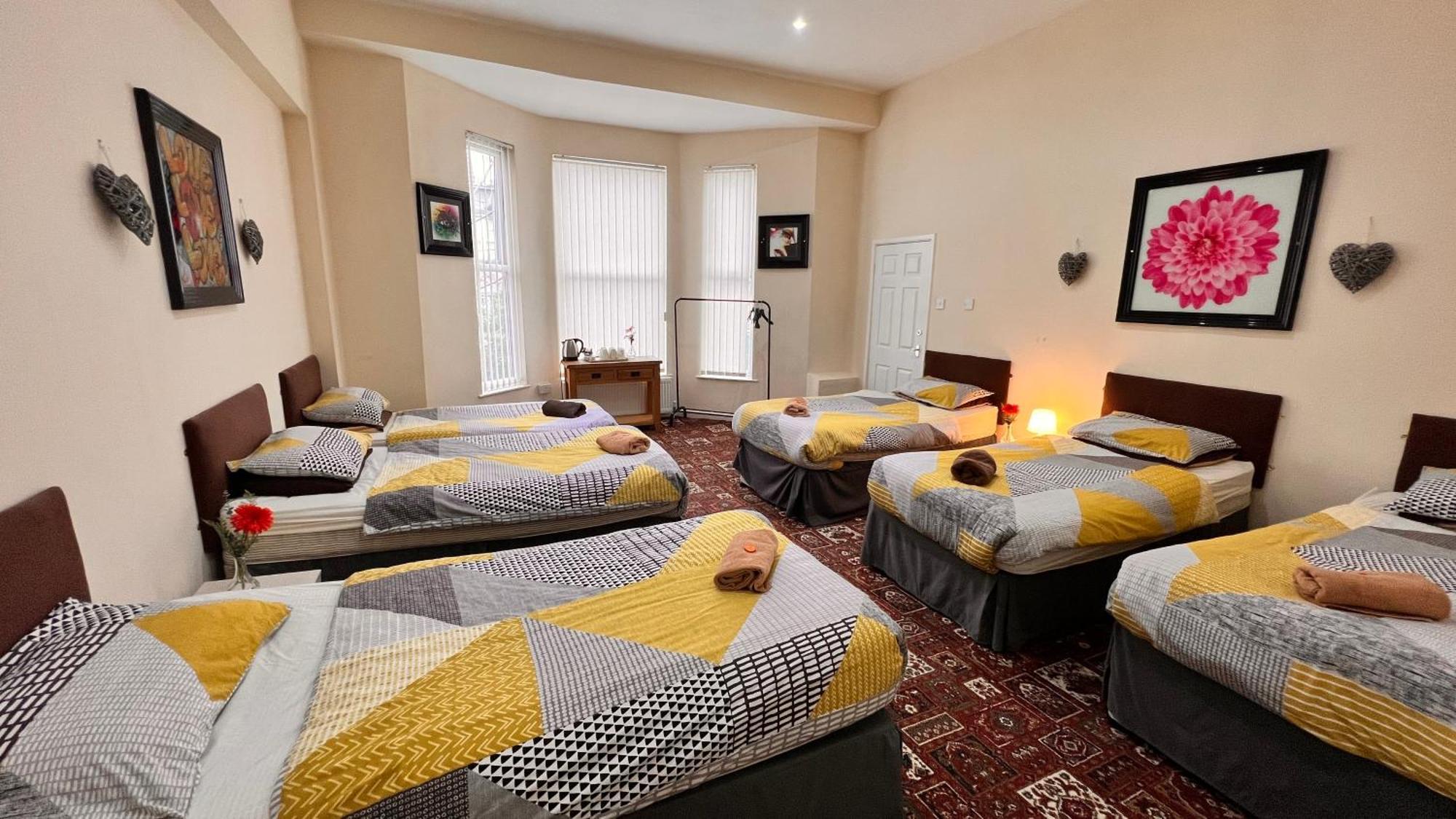 Guest house Castle 86-88 Sheil Rd L6 3af Liverpool