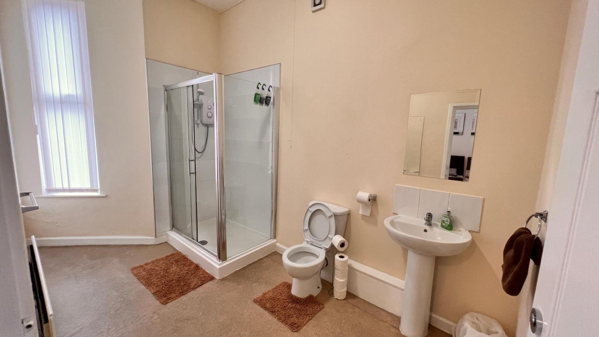 Guest house Castle 86-88 Sheil Rd L6 3af Liverpool