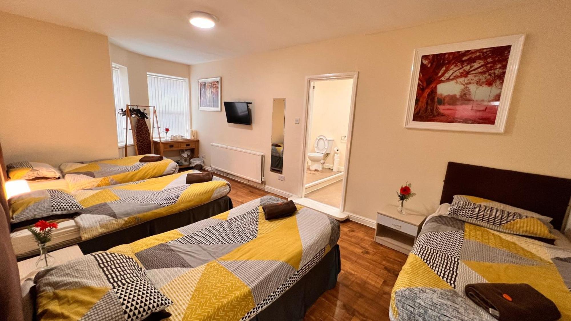 Guest house Castle 86-88 Sheil Rd L6 3af 3*