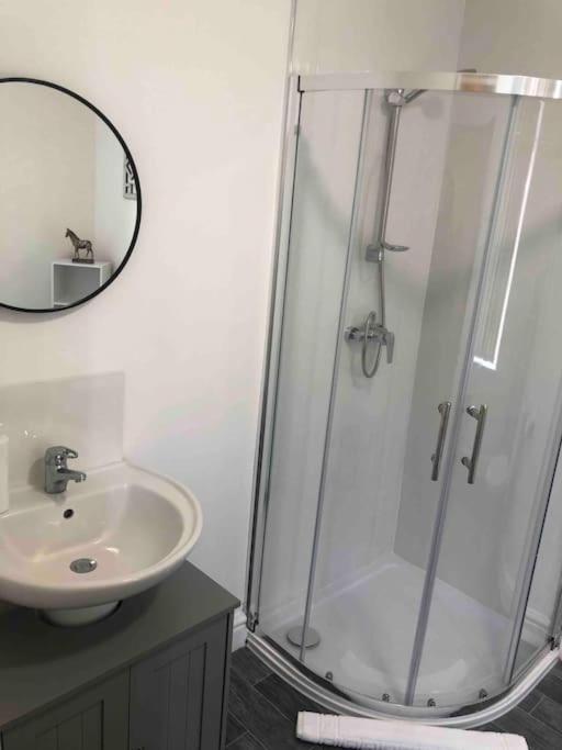 Holiday home Homey 4 Bedroom/ 4 Bathroom House + Parking