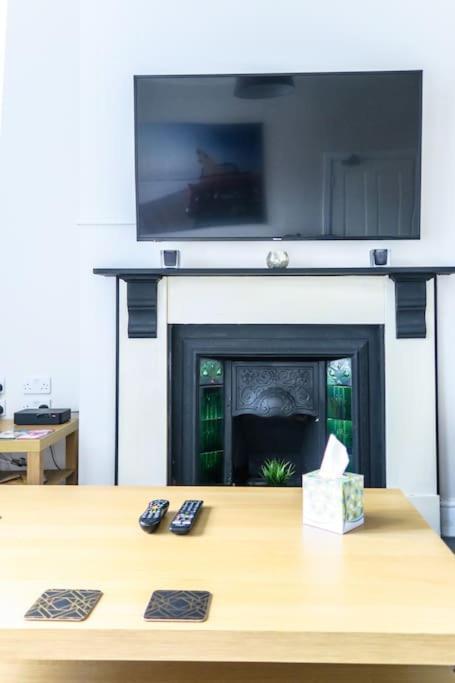 Holiday home 5 Bedroom House, Free Parking, Near Football, Sleeps 8 Liverpool