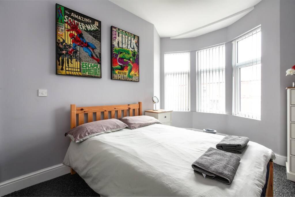 Holiday home 5 Bedroom House, Free Parking, Near Football, Sleeps 8 Liverpool