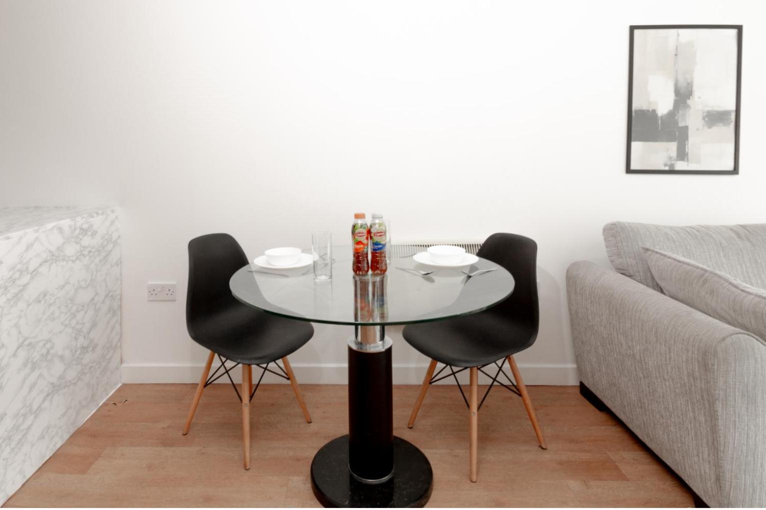 Apartment Chic 1bed Apt Near Cc *
