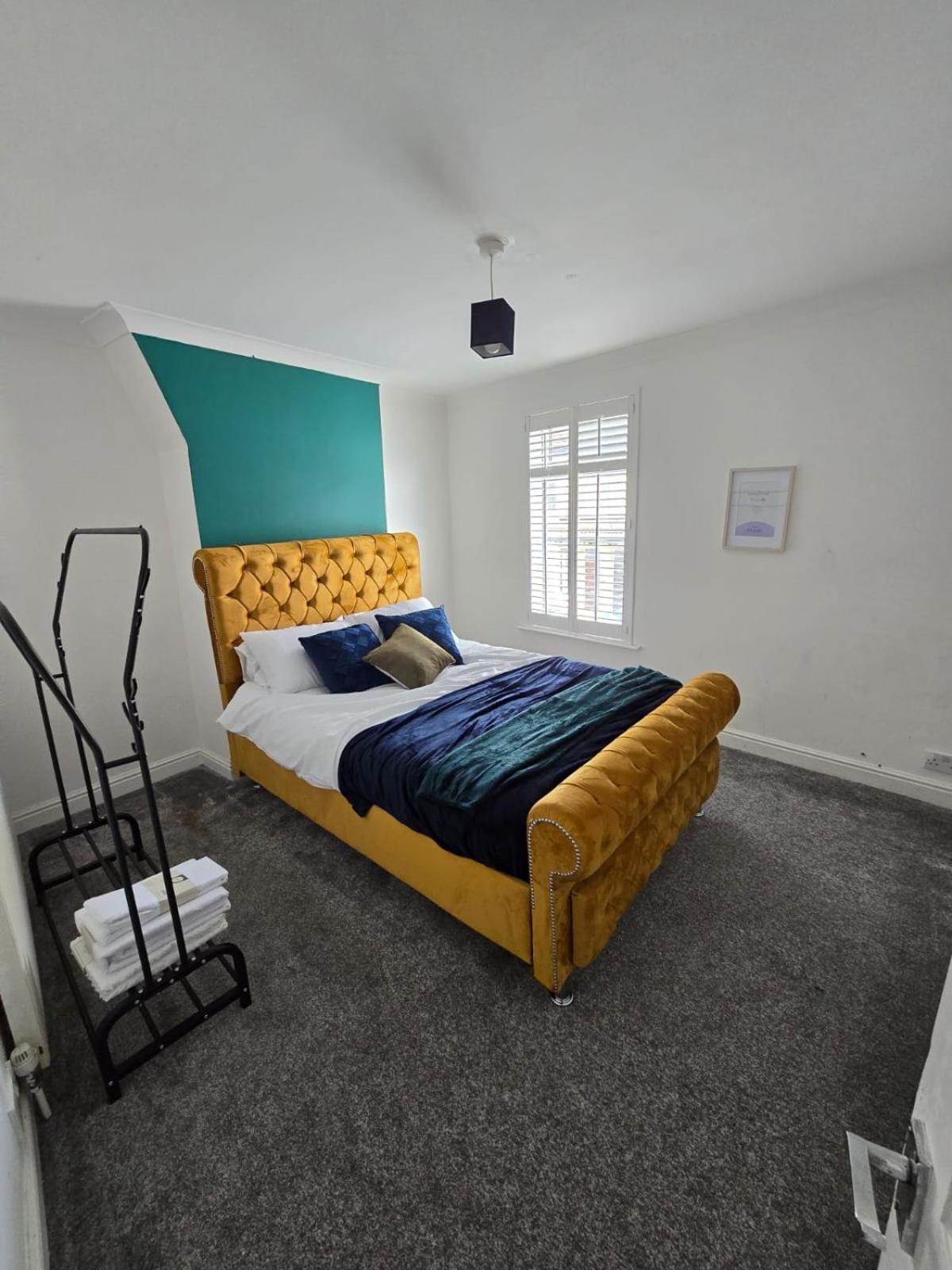 Light-filled 3-bedroom In Sleep 7 Liverpool