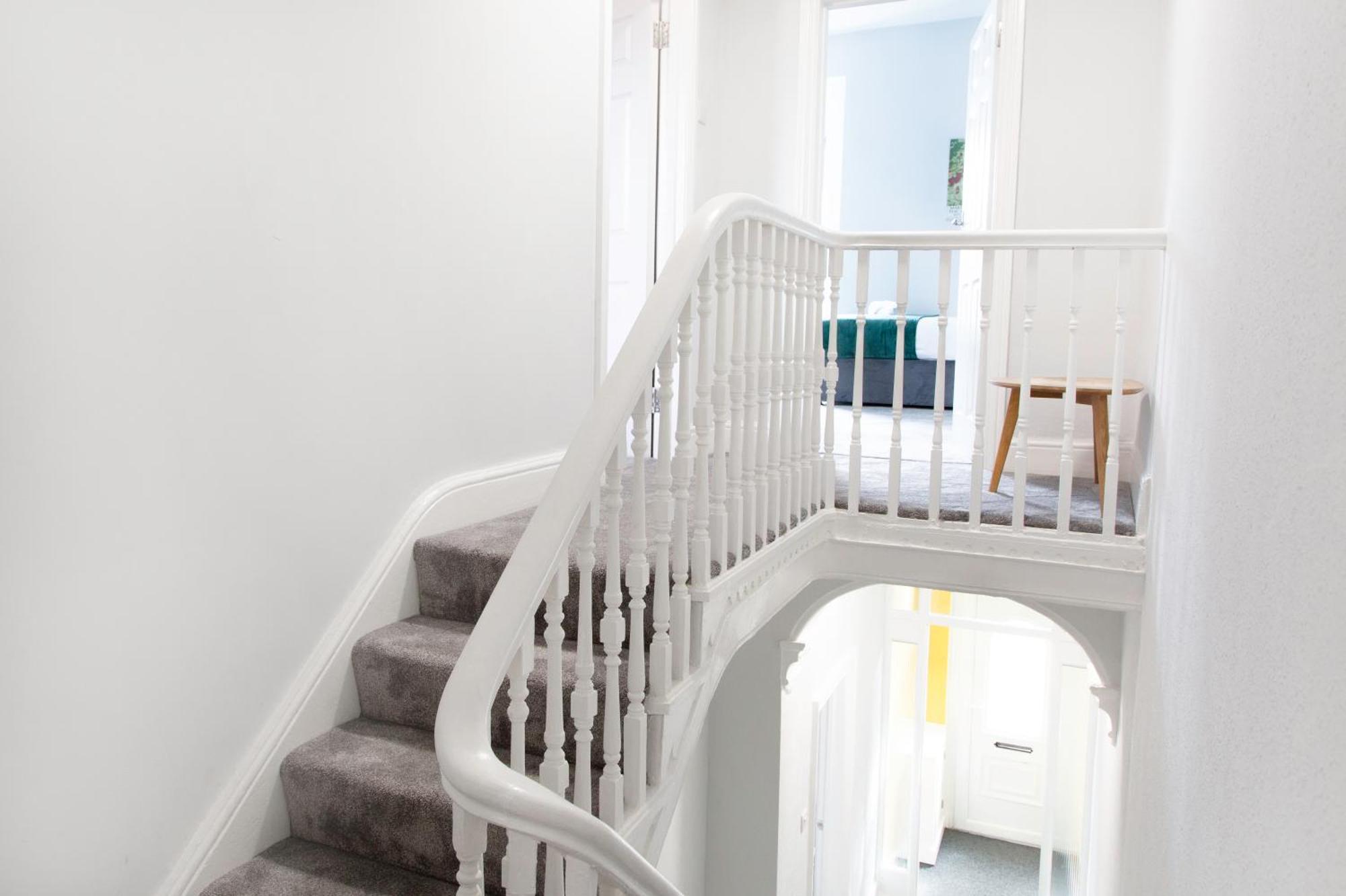 Holiday home 4 Bedrooms Spacious House With 2 Bathrooms Free Parking - Sleeps Up To 10 Guests Liverpool