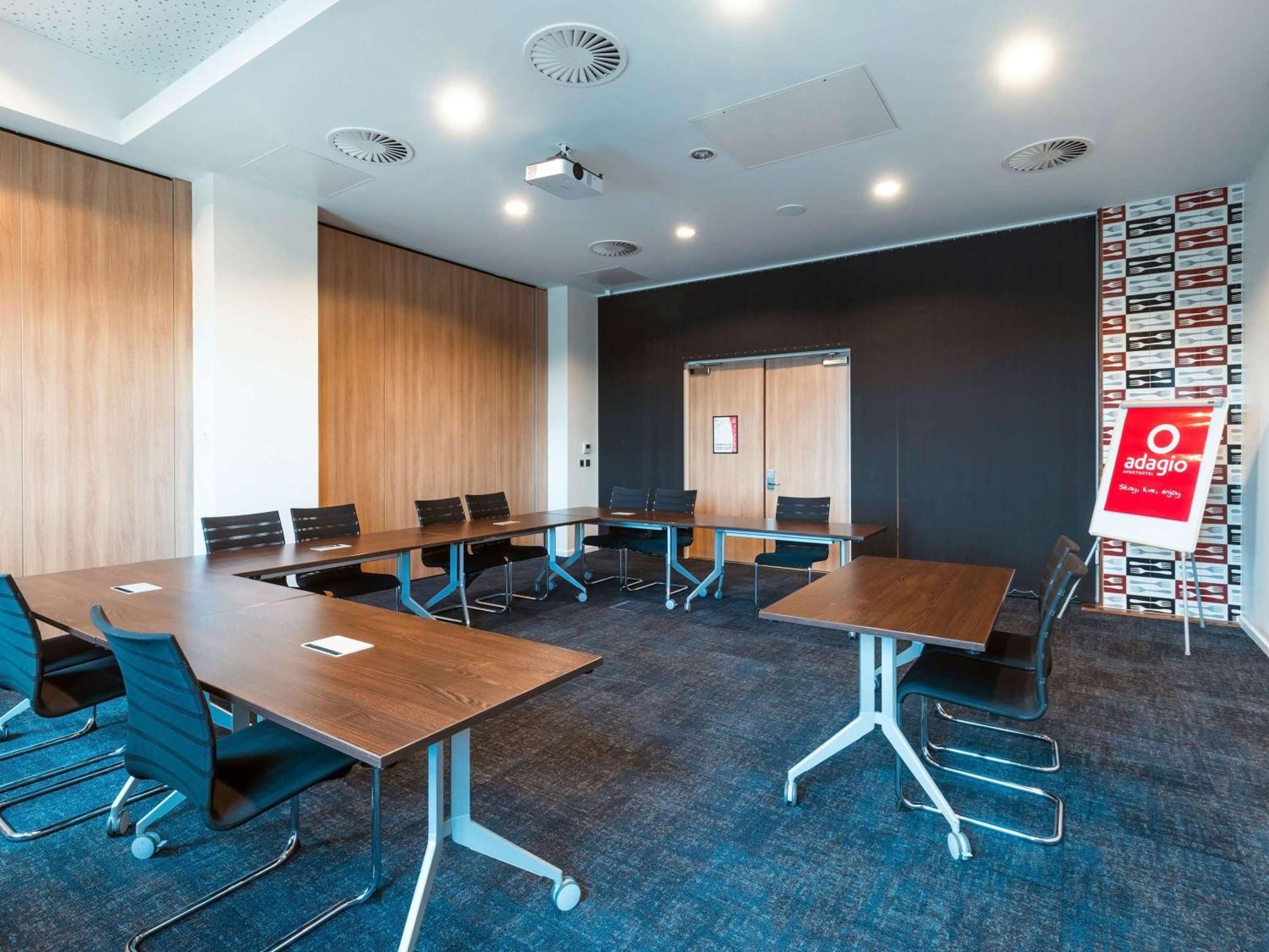 Adagio Centre Aparthotel 4*