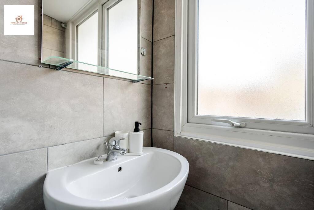 Cosy House - Free Parking - Centre Apartment
