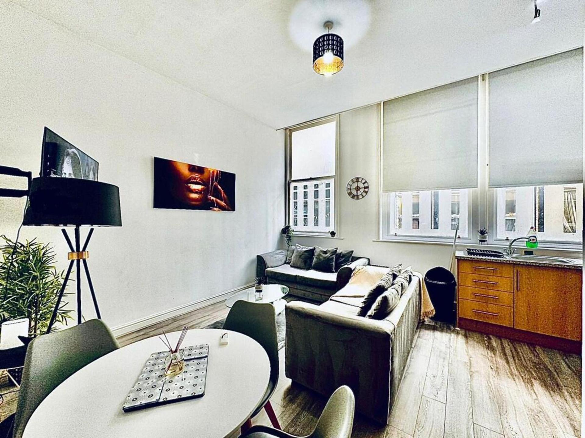 Captivating 2-bed In Apartment *