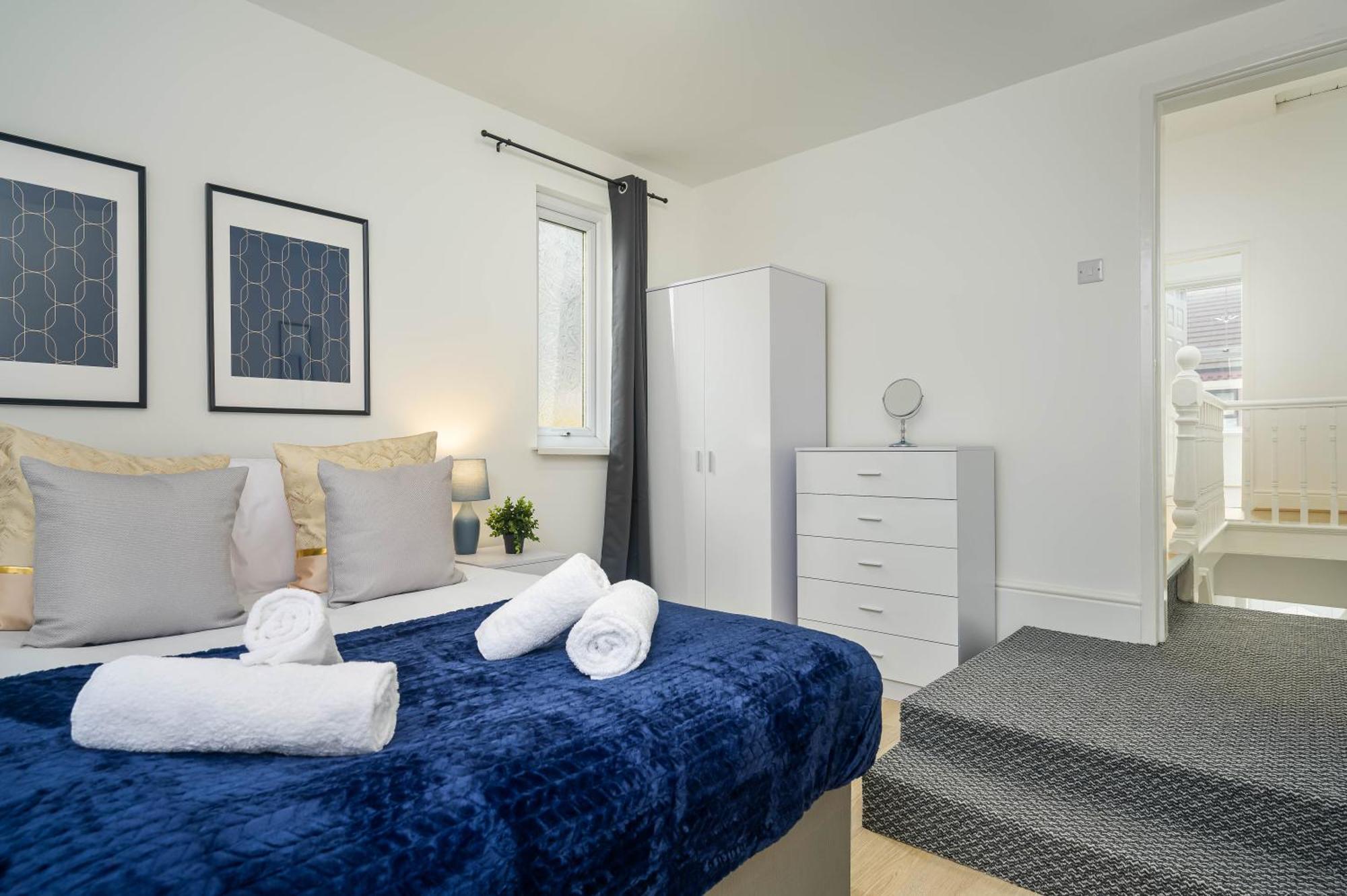 Holiday home Kinsley House - - 4 Bedroom Liverpool