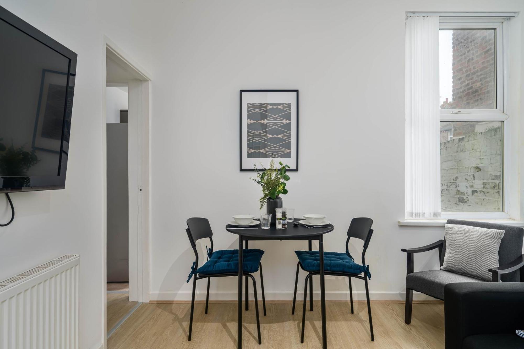 Kinsley House - - 4 Bedroom * Liverpool