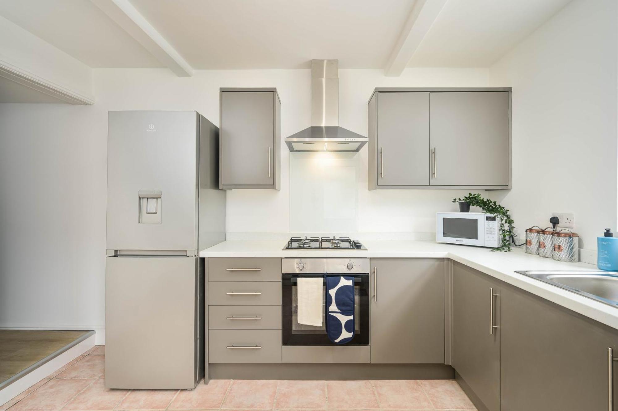 Kinsley House - - 4 Bedroom * Liverpool