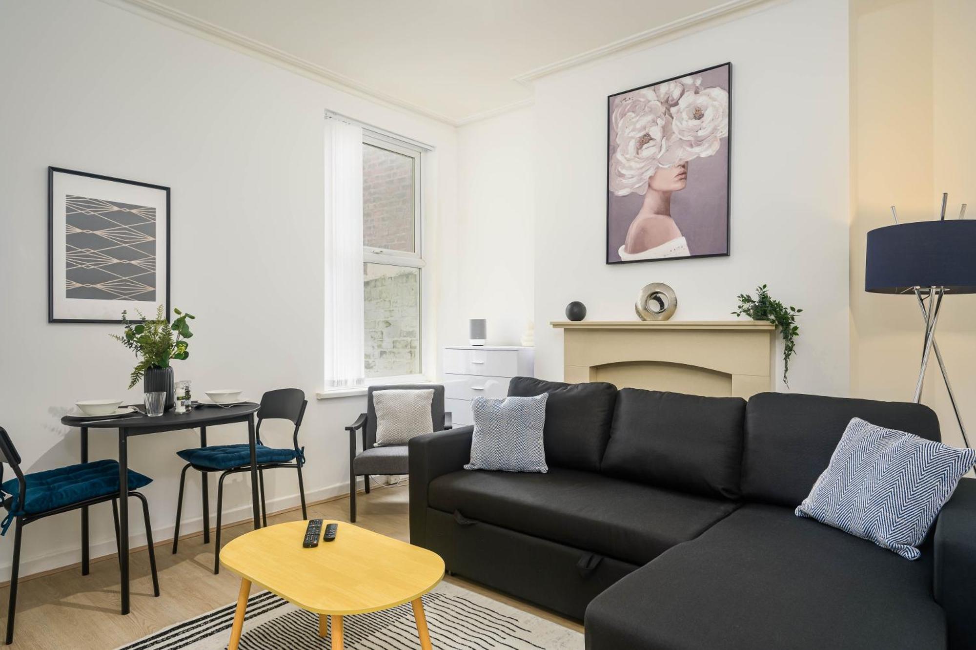 Holiday home Kinsley House - - 4 Bedroom Liverpool