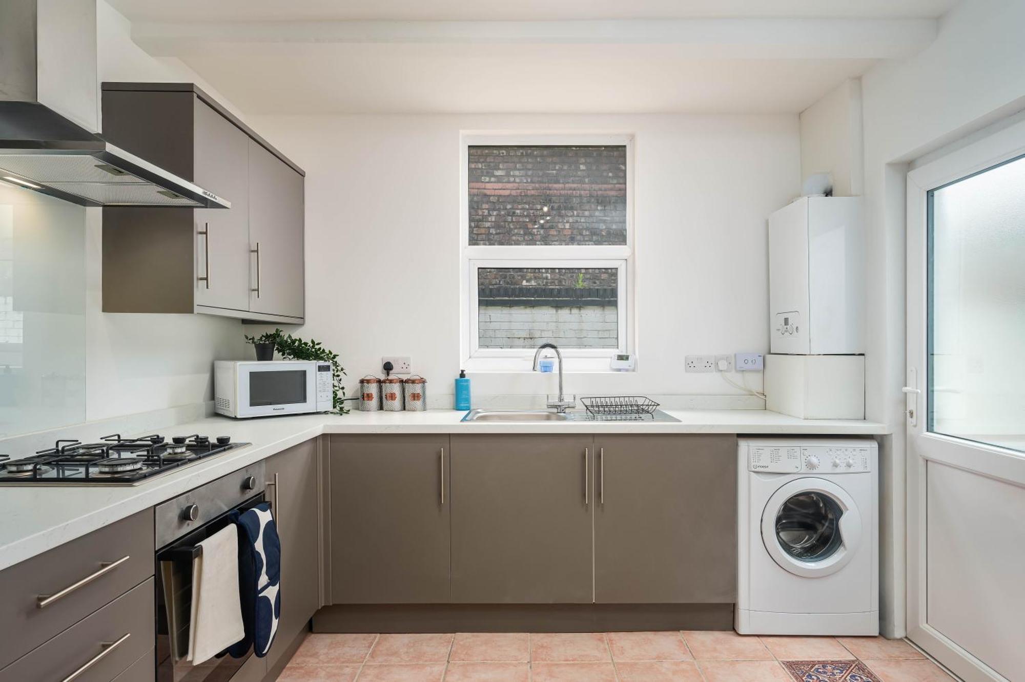 Kinsley House - - 4 Bedroom Holiday home Liverpool