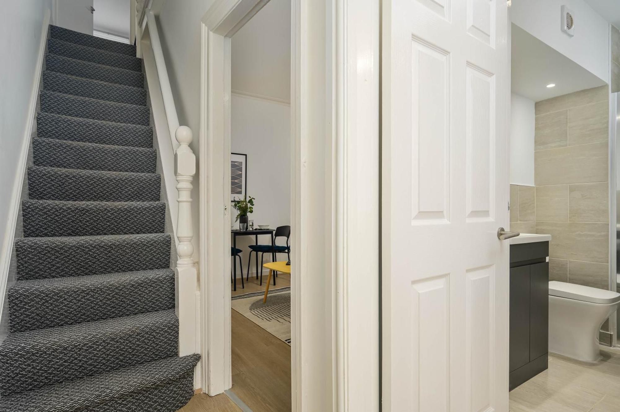 Holiday home Kinsley House - - 4 Bedroom Liverpool