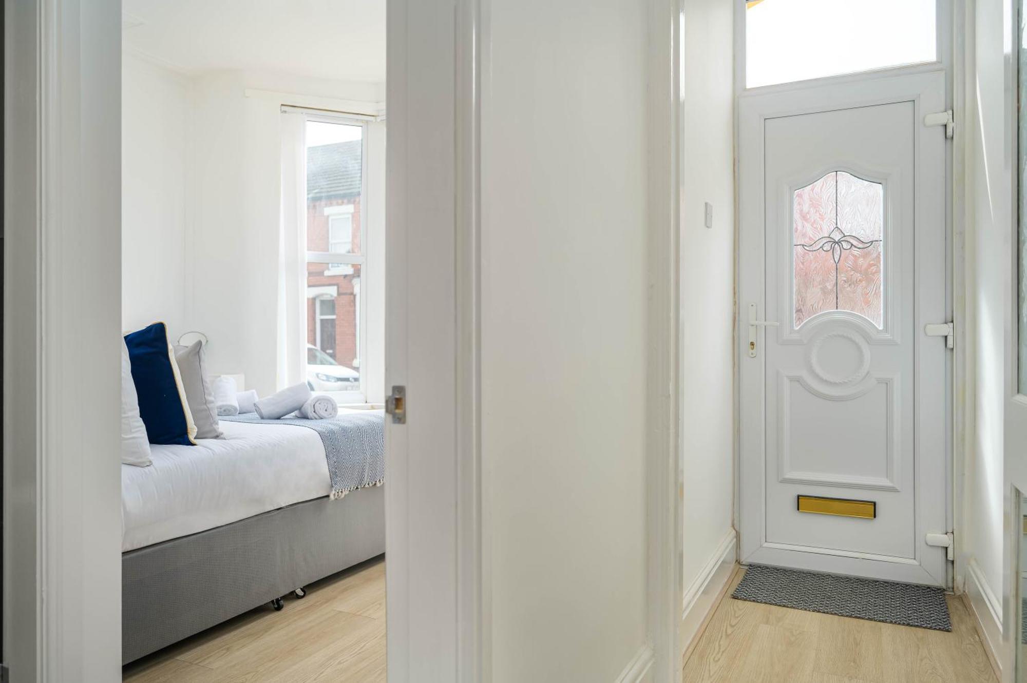 Holiday home Kinsley House - - 4 Bedroom Liverpool