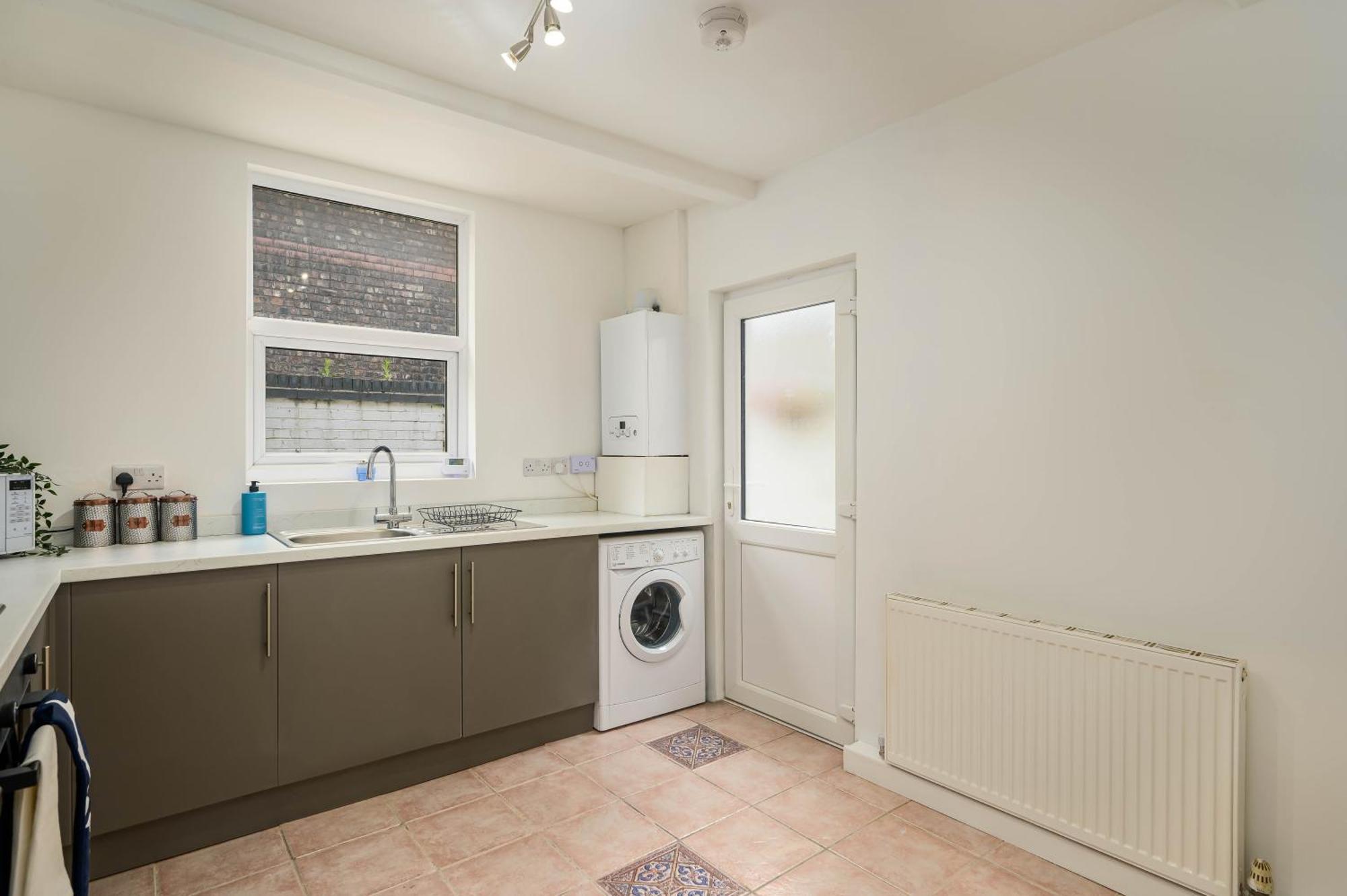 Kinsley House - - 4 Bedroom Liverpool