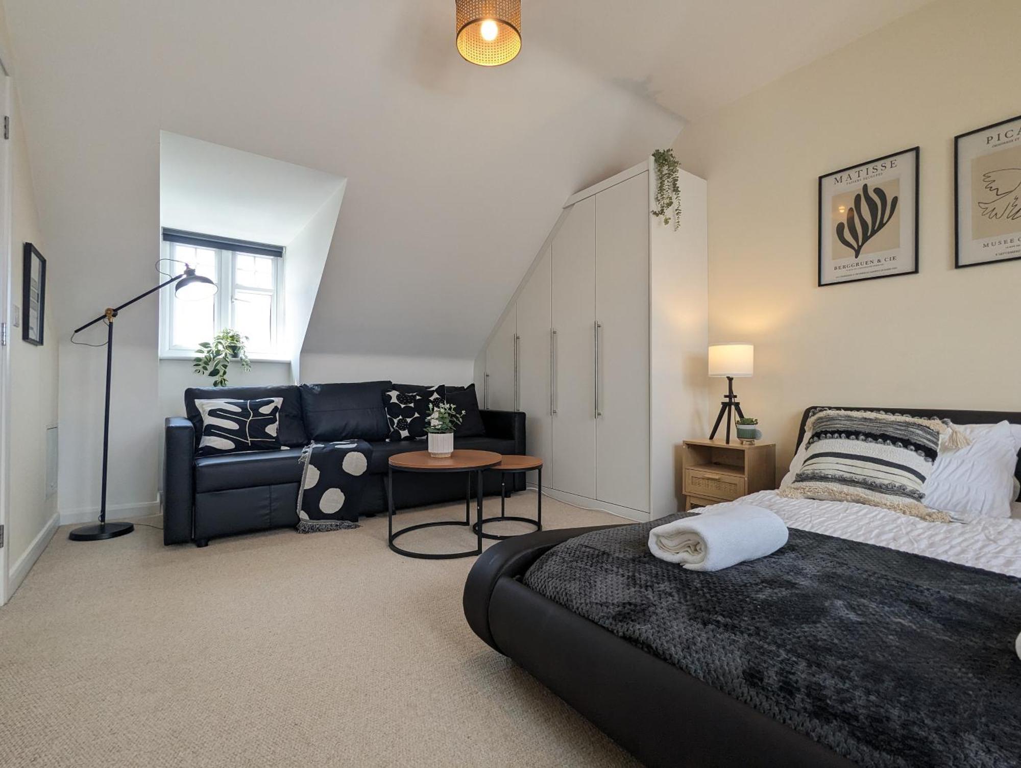 Large 4-bedrooms House Near Centre Free Parking Holiday home
