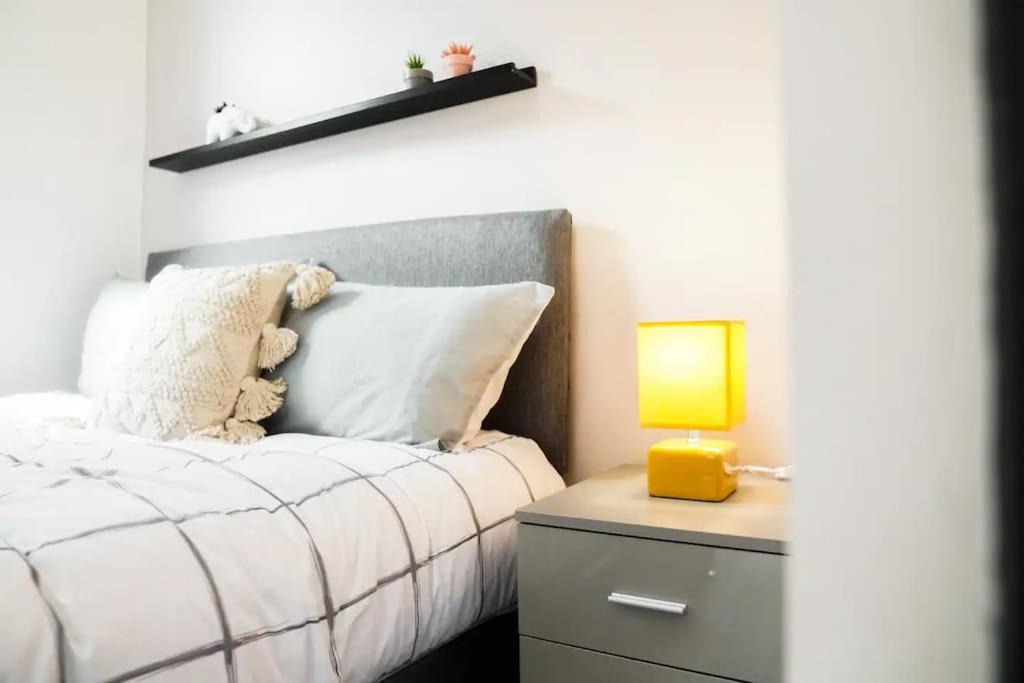 Fully Equipped Modern Perfect For Contractors, Relocators Holiday home