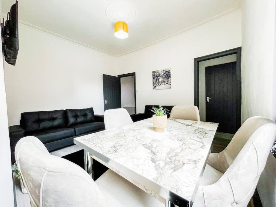 Holiday home Fully Equipped Modern Perfect For Contractors, Relocators Liverpool
