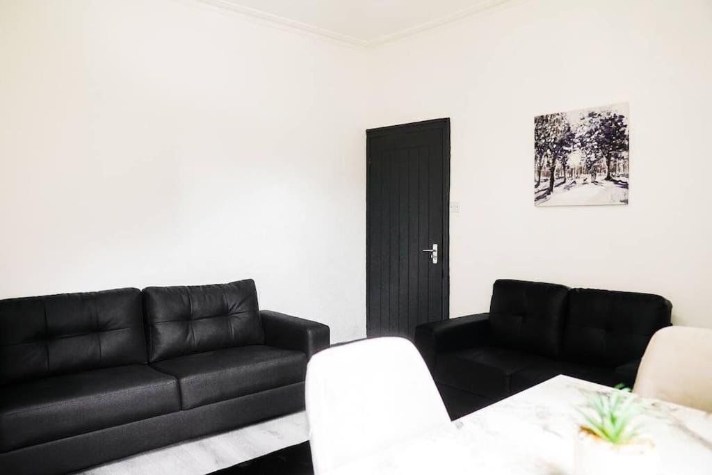 Fully Equipped Modern Perfect For Contractors, Relocators * Liverpool