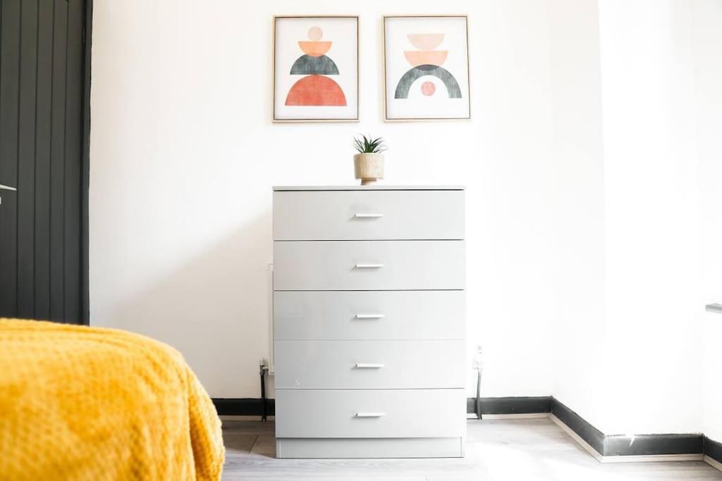 Fully Equipped Modern Perfect For Contractors, Relocators * Liverpool