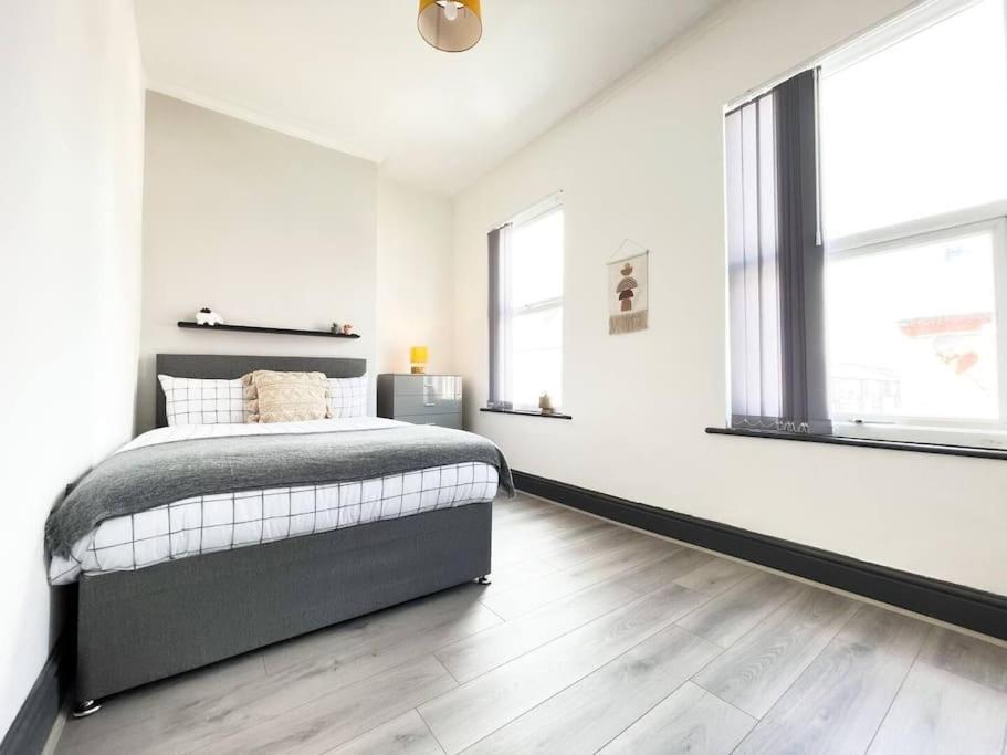 Fully Equipped Modern Perfect For Contractors, Relocators Holiday home *