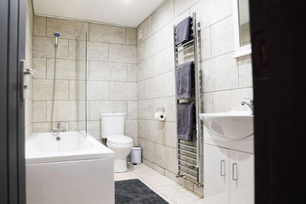 Fully Equipped Modern Perfect For Contractors, Relocators