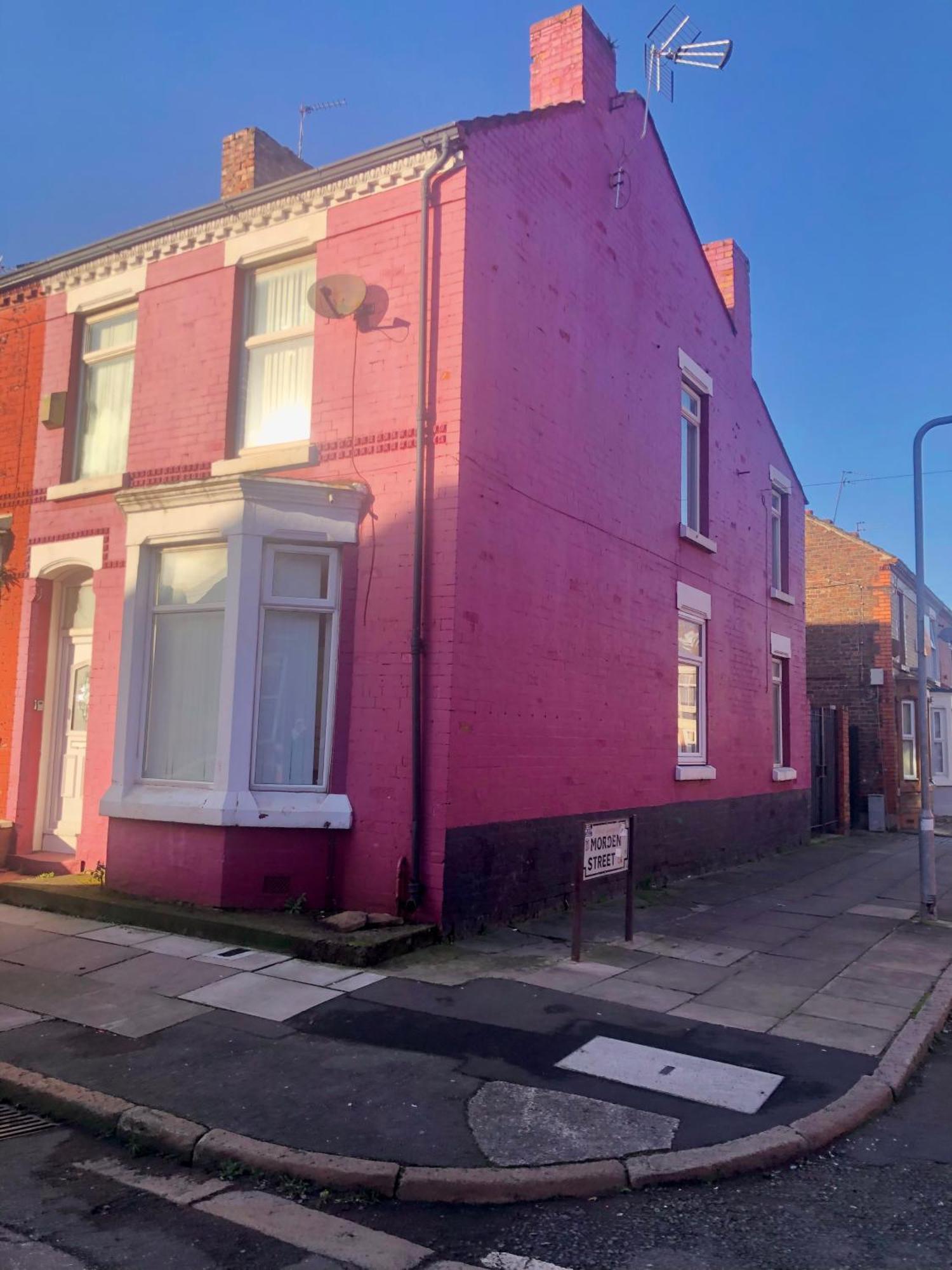 Homey 4 Bedroom/ 4 Bathroom House + Parking Holiday home Liverpool
