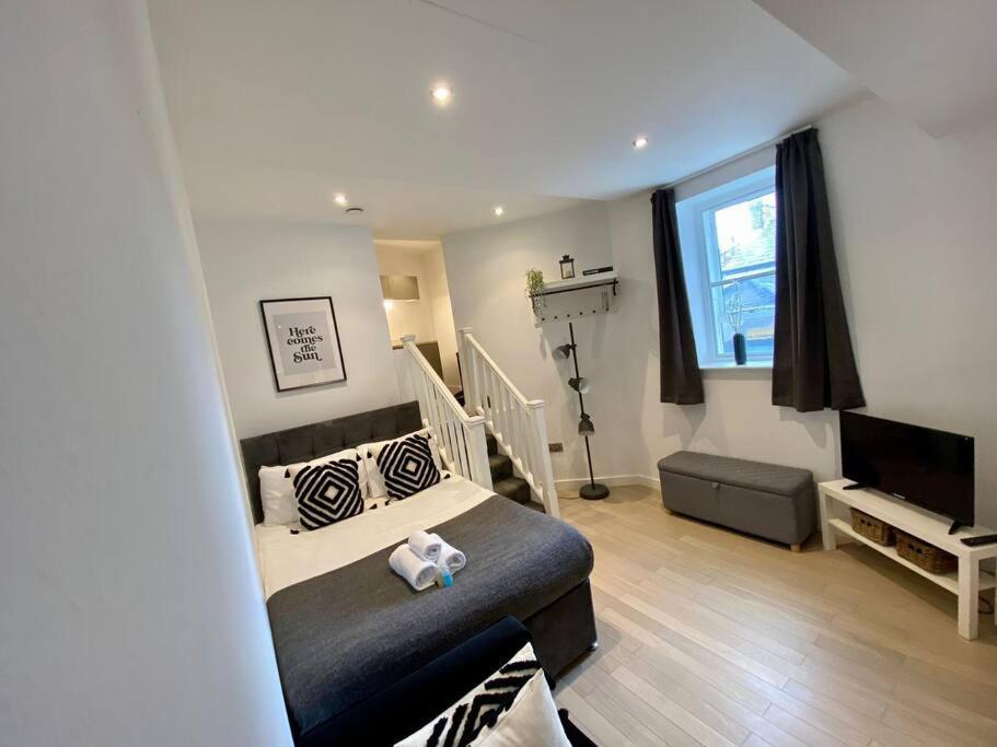 Victoria Street Sleeps 2